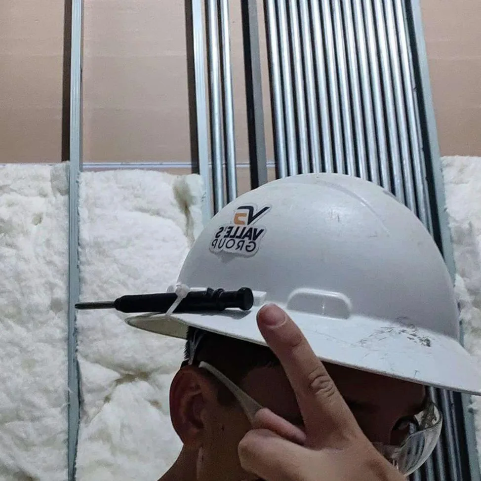 Técnicos eléctricos capacitados y certificados